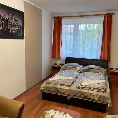 Vadrozsa Vendeghaz-Apartman Demjen Bagian luar foto