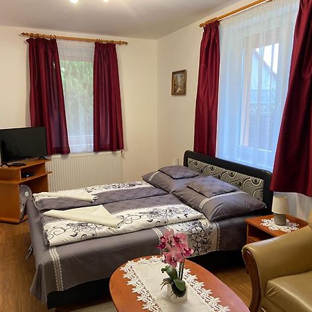 Vadrozsa Vendeghaz-Apartman Demjen Bagian luar foto