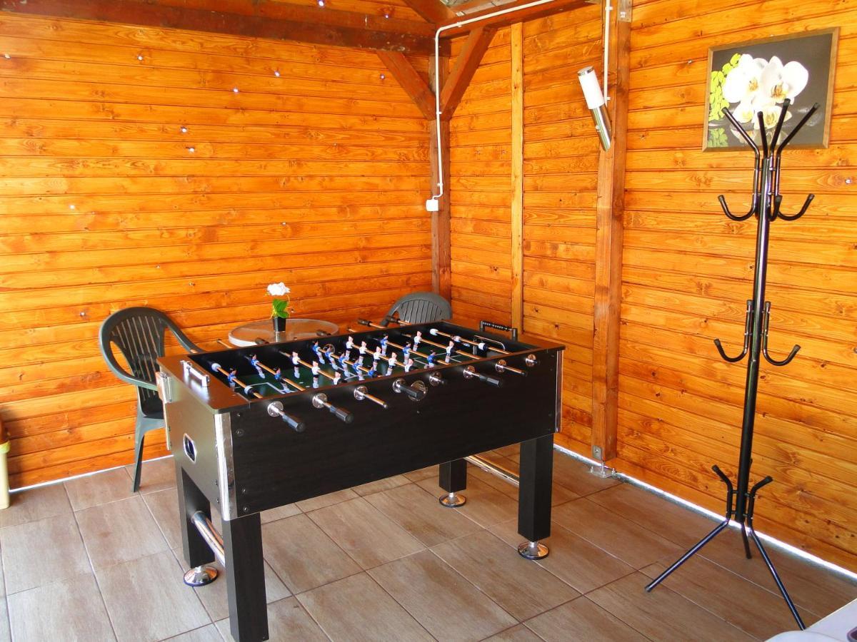 Vadrozsa Vendeghaz-Apartman Demjen Bagian luar foto