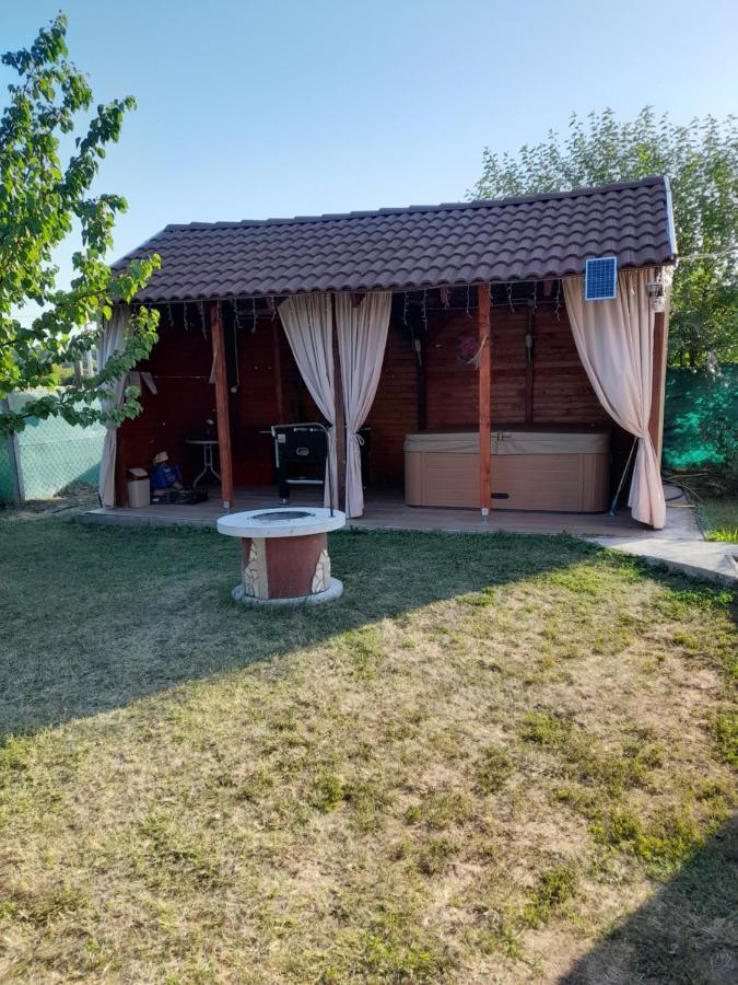 Vadrozsa Vendeghaz-Apartman Demjen Bagian luar foto