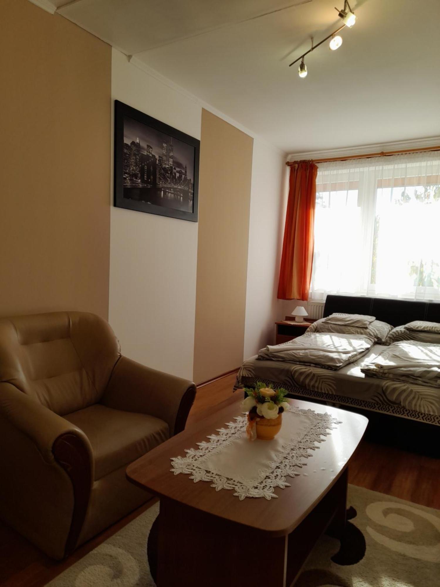 Vadrozsa Vendeghaz-Apartman Demjen Bagian luar foto