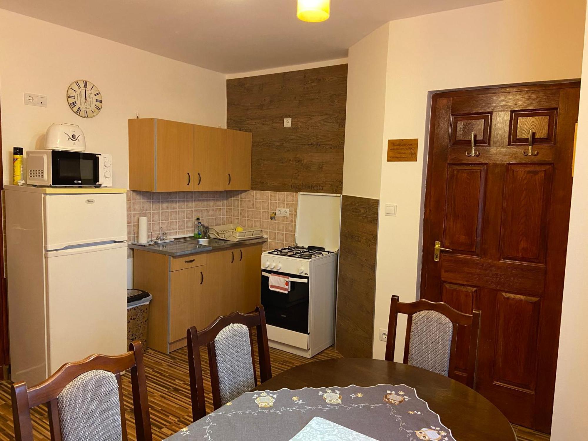 Vadrozsa Vendeghaz-Apartman Demjen Bagian luar foto