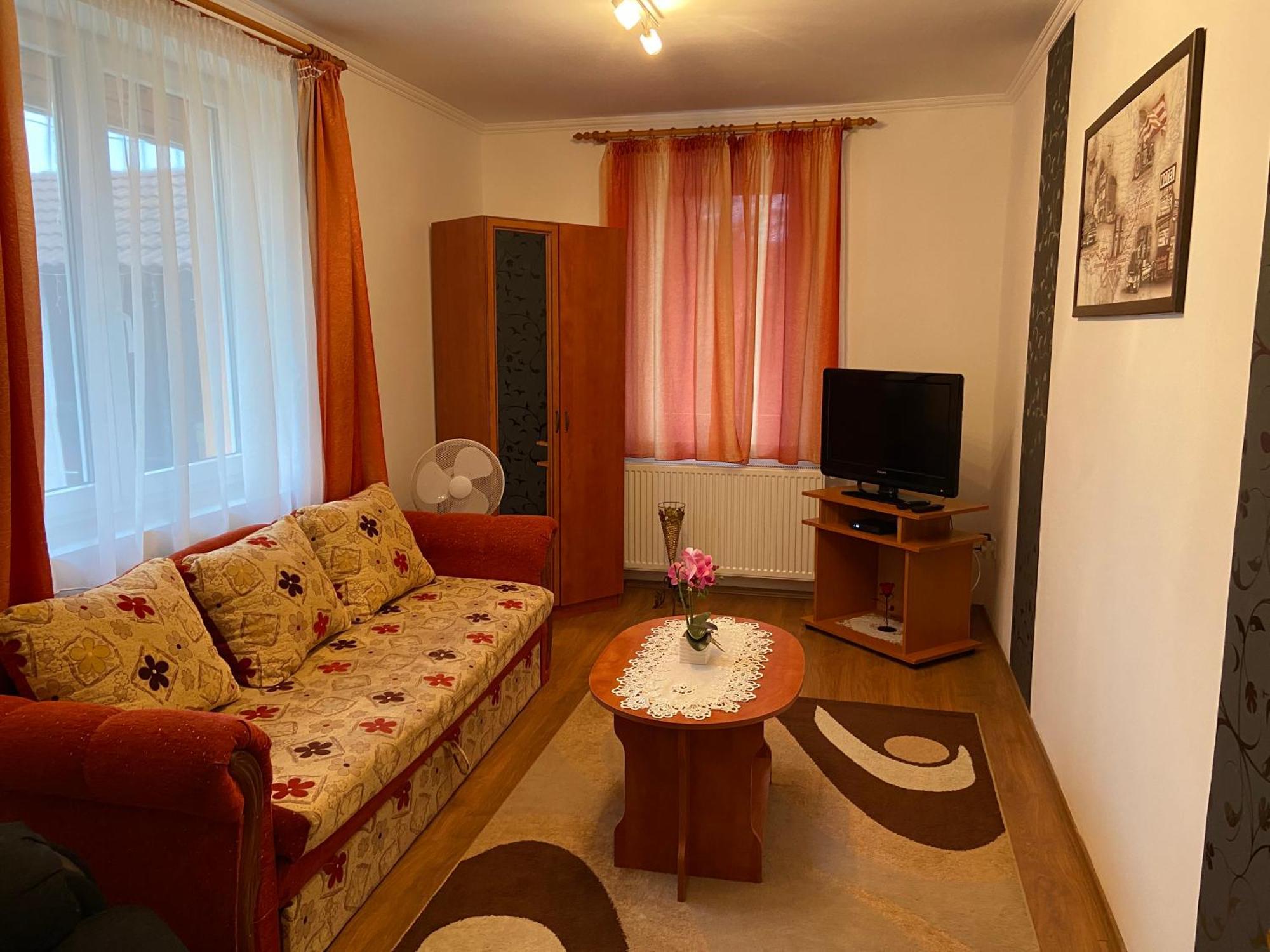 Vadrozsa Vendeghaz-Apartman Demjen Bagian luar foto